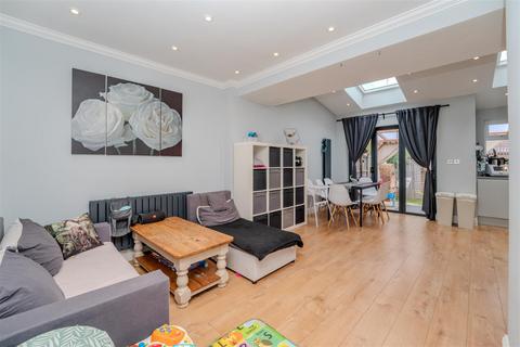 39 Lee Road, Perivale, Greenford, UB6 7BS