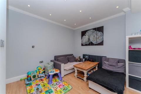 39 Lee Road, Perivale, Greenford, UB6 7BS