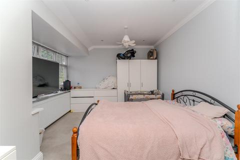 39 Lee Road, Perivale, Greenford, UB6 7BS