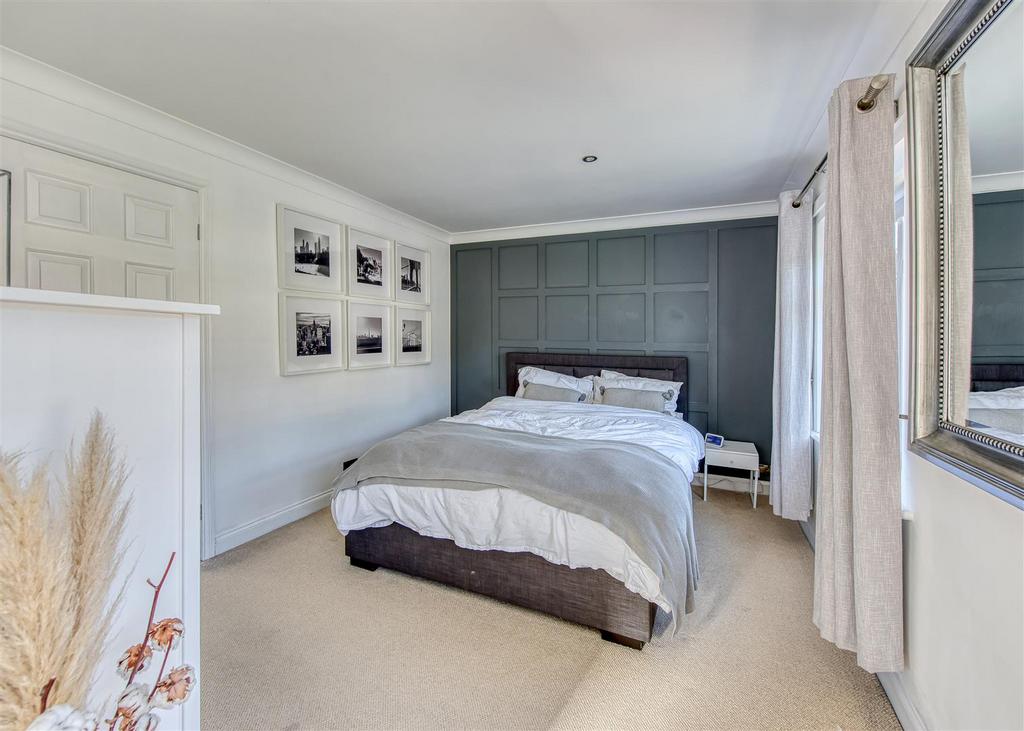 15 Corfton Drive-bed2b.jpg