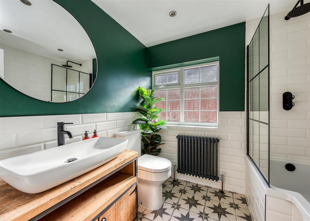 15 Corfton Drive-bathroom.jpg