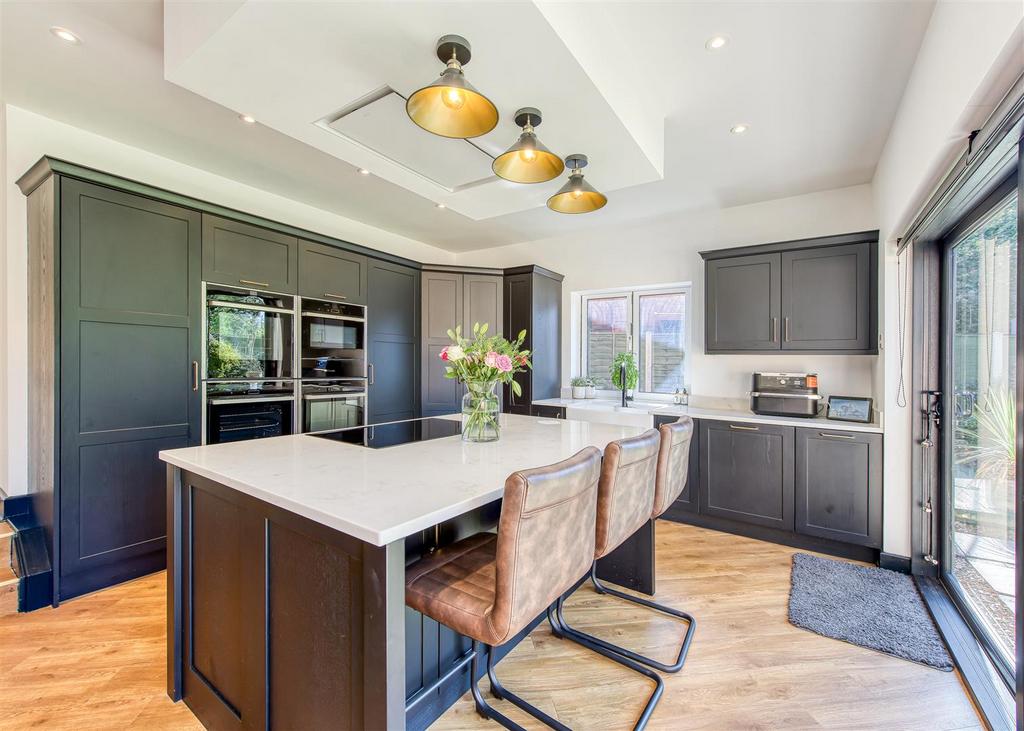 15 Corfton Drive-kitchen5.jpg