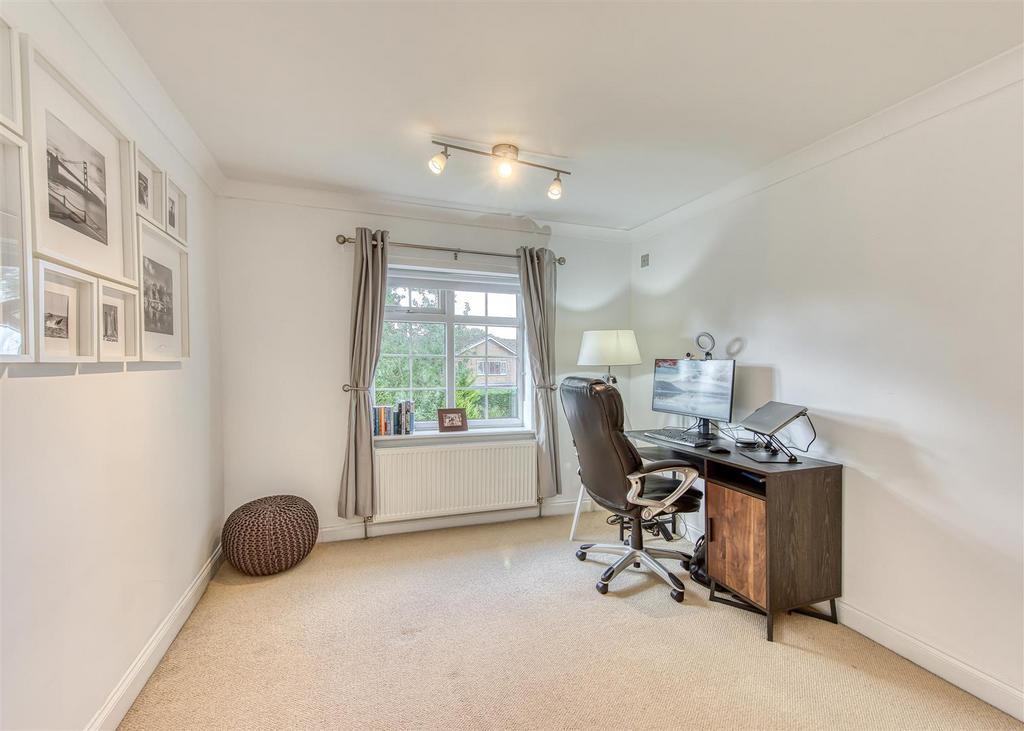 15 Corfton Drive-bed3.jpg