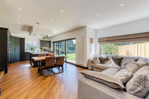 15 Corfton Drive, Tettenhall, Wolverhampton, WV6 8NR