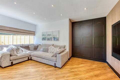 15 Corfton Drive, Tettenhall, Wolverhampton, WV6 8NR