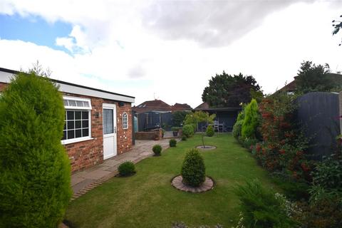 3 bedroom semi-detached house for sale, Belgrave Drive, Goole