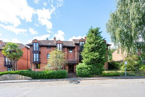 1 bedroom flat for sale, Midhope Road, Woking, GU22