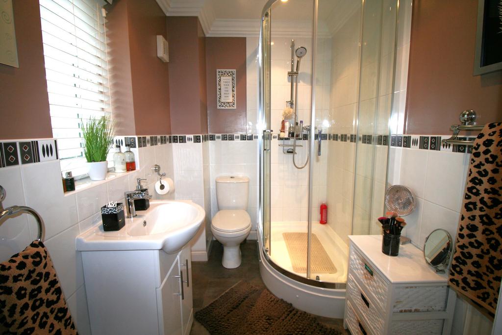 En-suite 1
