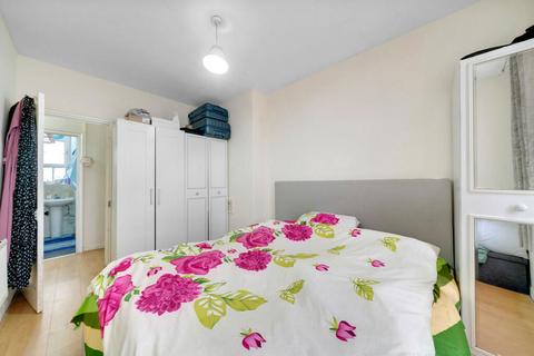 1 bedroom flat for sale, Shadwell Gardens, London, E1 2QQ