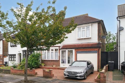 4 bedroom semi-detached house for sale, Chelmsford Gardens, ILFORD, IG1