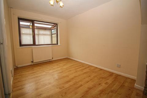 3 bedroom terraced house to rent, Courtney Court, Newcastle Upon Tyne