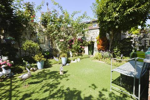 3 Cave Road, London, E13 9DX