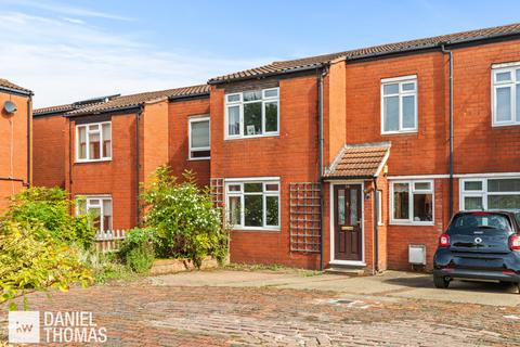 3 bedroom terraced house for sale, Newteswell Drive, Waltham Abbey, Essex