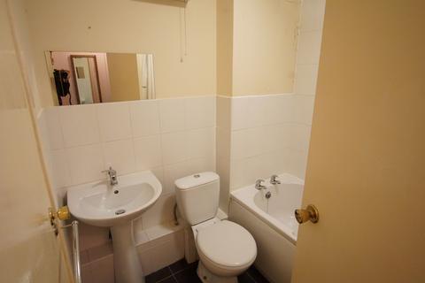 Studio to rent, Leeds LS15