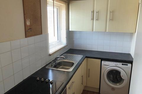 Studio to rent, Leeds LS15