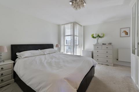 2 bedroom apartment for sale, Barrier Point Road, London, E16