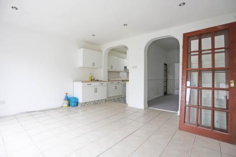 39 Whalebone Grove, Romford, RM6 6BT