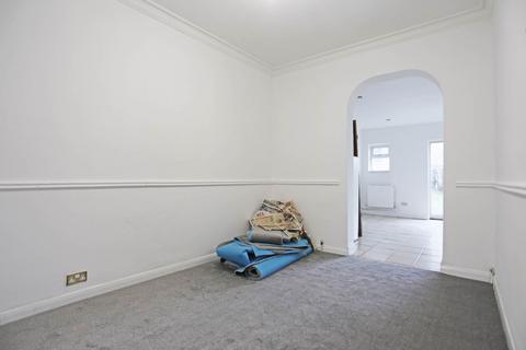 39 Whalebone Grove, Romford, RM6 6BT