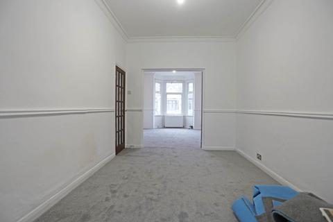 39 Whalebone Grove, Romford, RM6 6BT