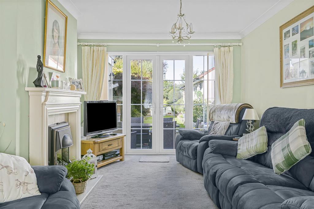 Avondale Road - Living 3.jpg