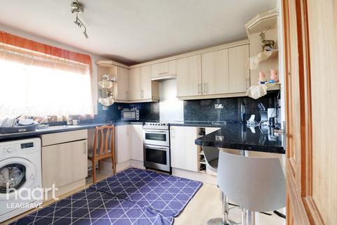 42 Kestrel Way, Luton, LU4 0UD