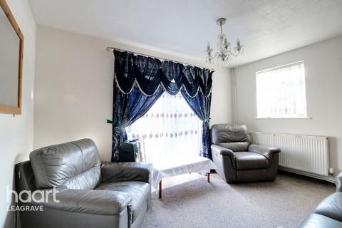 42 Kestrel Way, Luton, LU4 0UD