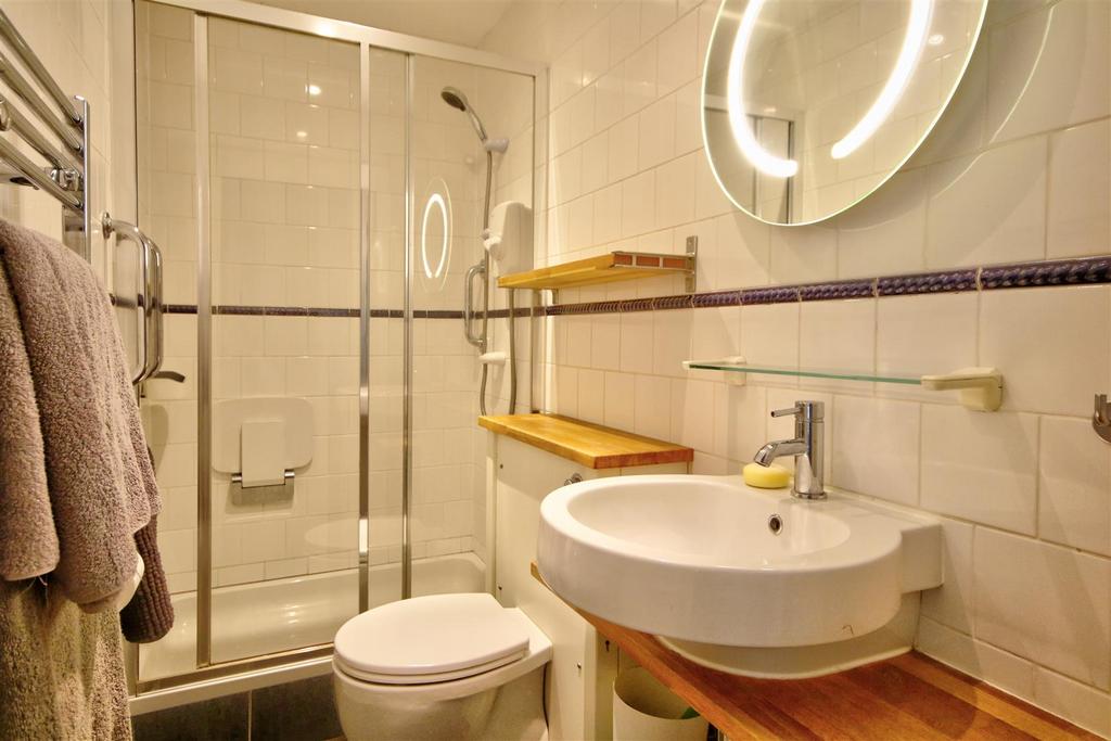 En Suite Shower Room.jpg