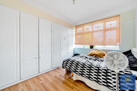 70 Mount Pleasant Road, Romford, RM5 3YL