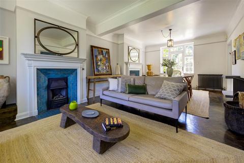 2 Corringway, London, NW11 7ED