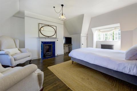 2 Corringway, London, NW11 7ED