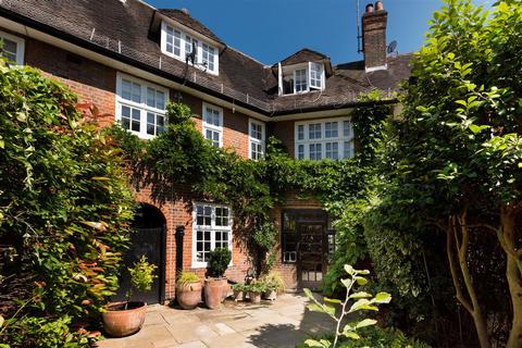 2 Corringway, London, NW11 7ED