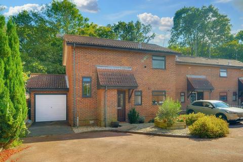 3 bedroom end of terrace house for sale, Belvawney Close, Chelmsford CM1