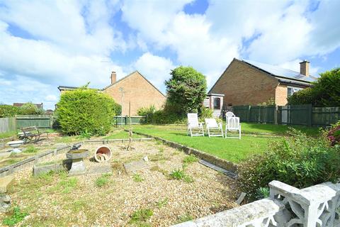 2 bedroom detached bungalow for sale, CHAIN FREE * LAKE