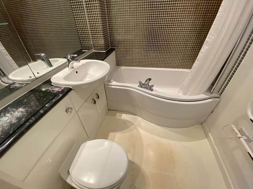 Jersey Quay, Port Talbot, Neath 2 bed flat to rent £925 pcm (£213 pw)