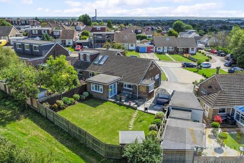 2 bedroom bungalow for sale, Holmbush Close, Shoreham-By-Sea