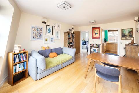 11a Florfield Passage, London, E8 1DX
