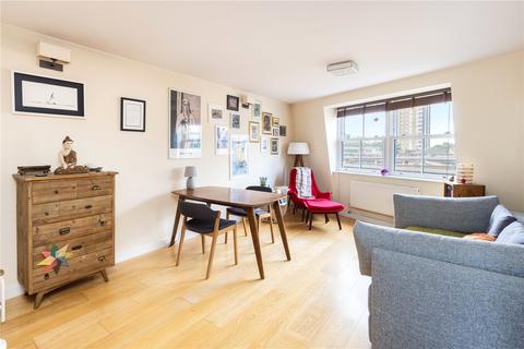 11a Florfield Passage, London, E8 1DX