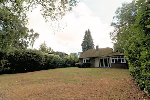 3 bedroom detached house for sale, Pine Tree Hill, Woking