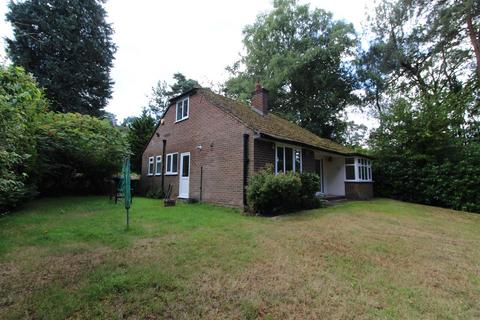 3 bedroom detached house for sale, Pine Tree Hill, Woking