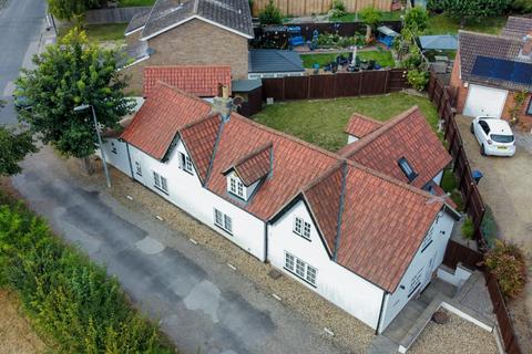 4 bedroom cottage for sale, Spring Close, Burwell