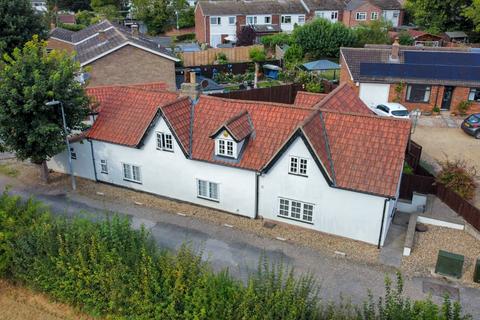 4 bedroom cottage for sale, Spring Close, Burwell