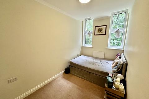 2 bedroom flat for sale, Royal Drive, Bordon GU35