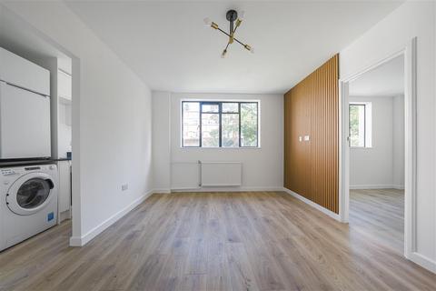 1 bedroom apartment for sale, Harwood Court, Upper Richmond Road, Putney