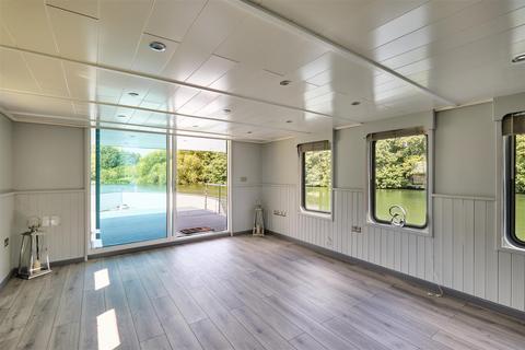 2 bedroom houseboat for sale, Maidenhead Road, Windsor, SL4