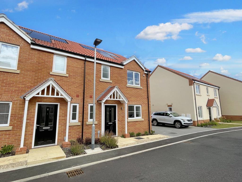 Kemp Avenue, Acle NR13 3 bed house to rent £1,275 pcm (£294 pw)