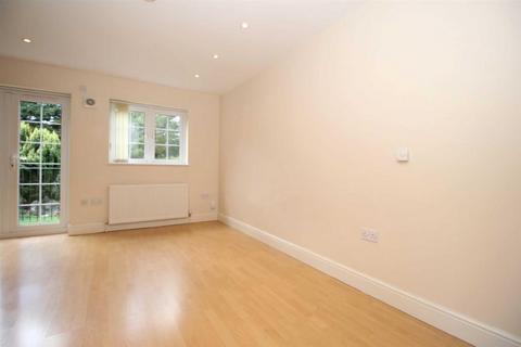 1 bedroom flat to rent, Walnut Court, Shepperton TW17