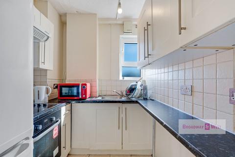 3 bedroom flat for sale, Sulivan Court, Broomhouse Lane, London, SW6