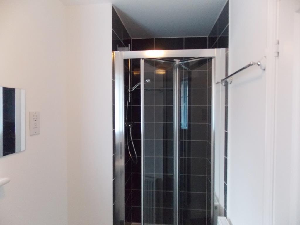 Bathroom 2.jpg