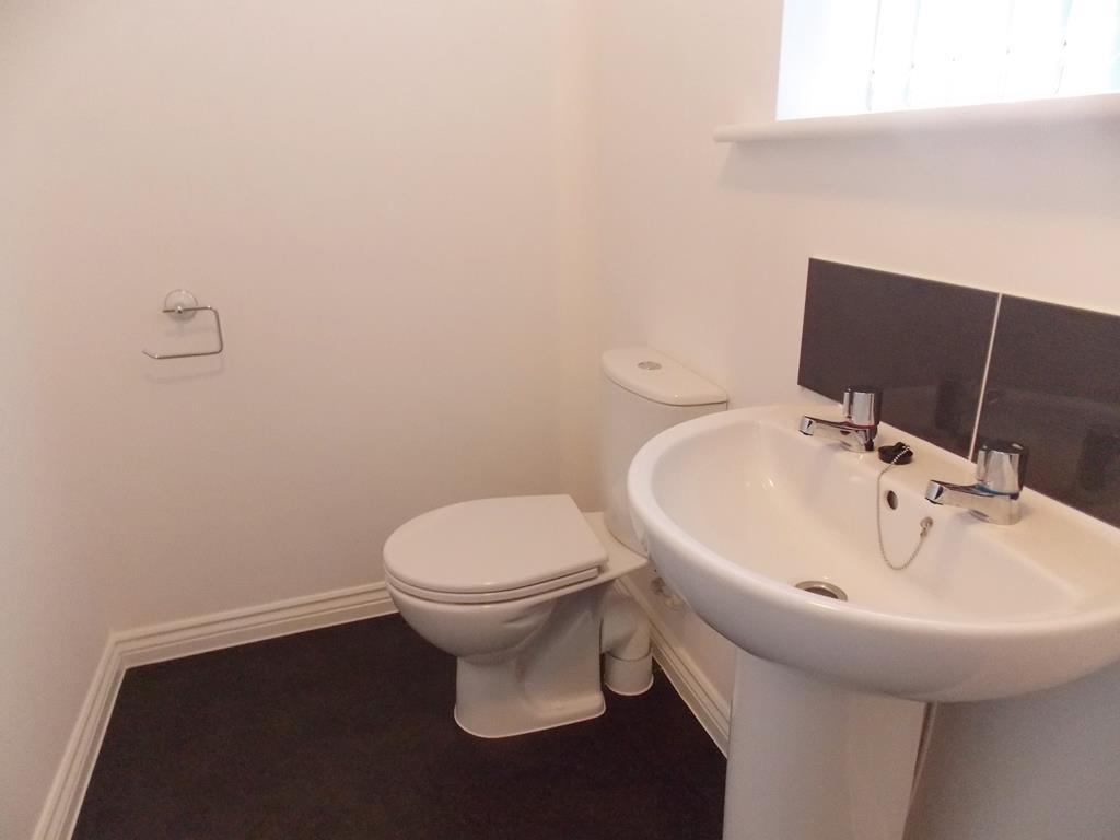 Bathroom 1.jpg