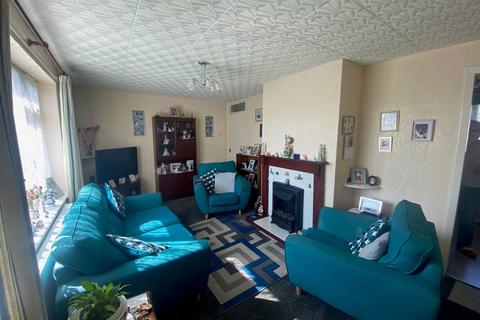 2 bedroom flat for sale, 38 Rosary Close, Oldham